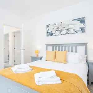  Apartment Modern 2 Bedroom Next To Bay With Parking