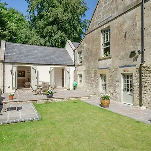 https://snug-the-old-school-house.tophotelsbath.com